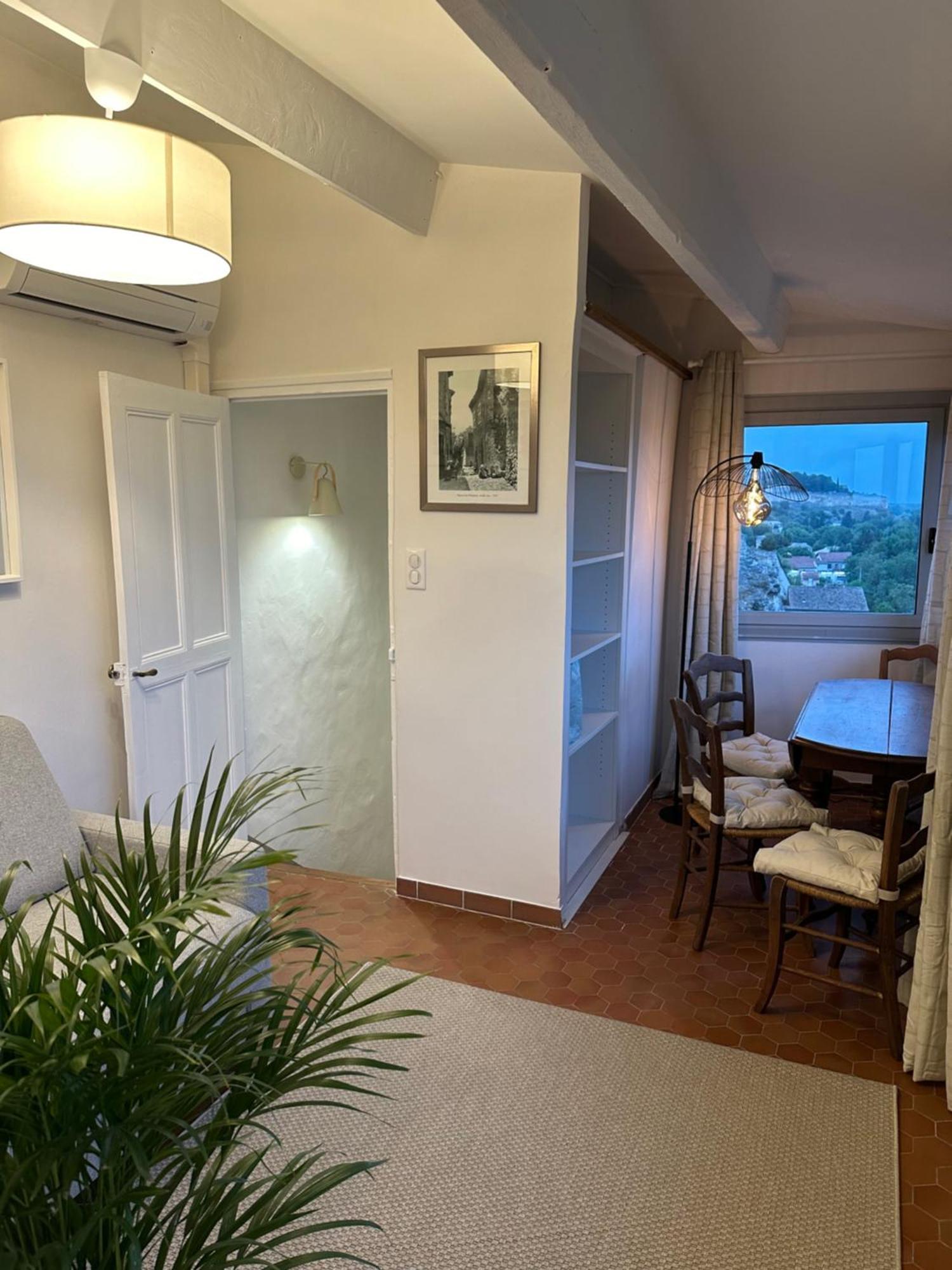 Charmante Petite Maison Avec Vue Panoramique, En Centre Historique, Proche D'Avignon, Ancienne, Renovee, Climatisee, Terrasse, Parking Public Gratuit Villeneuve-les-Avignon Exterior photo