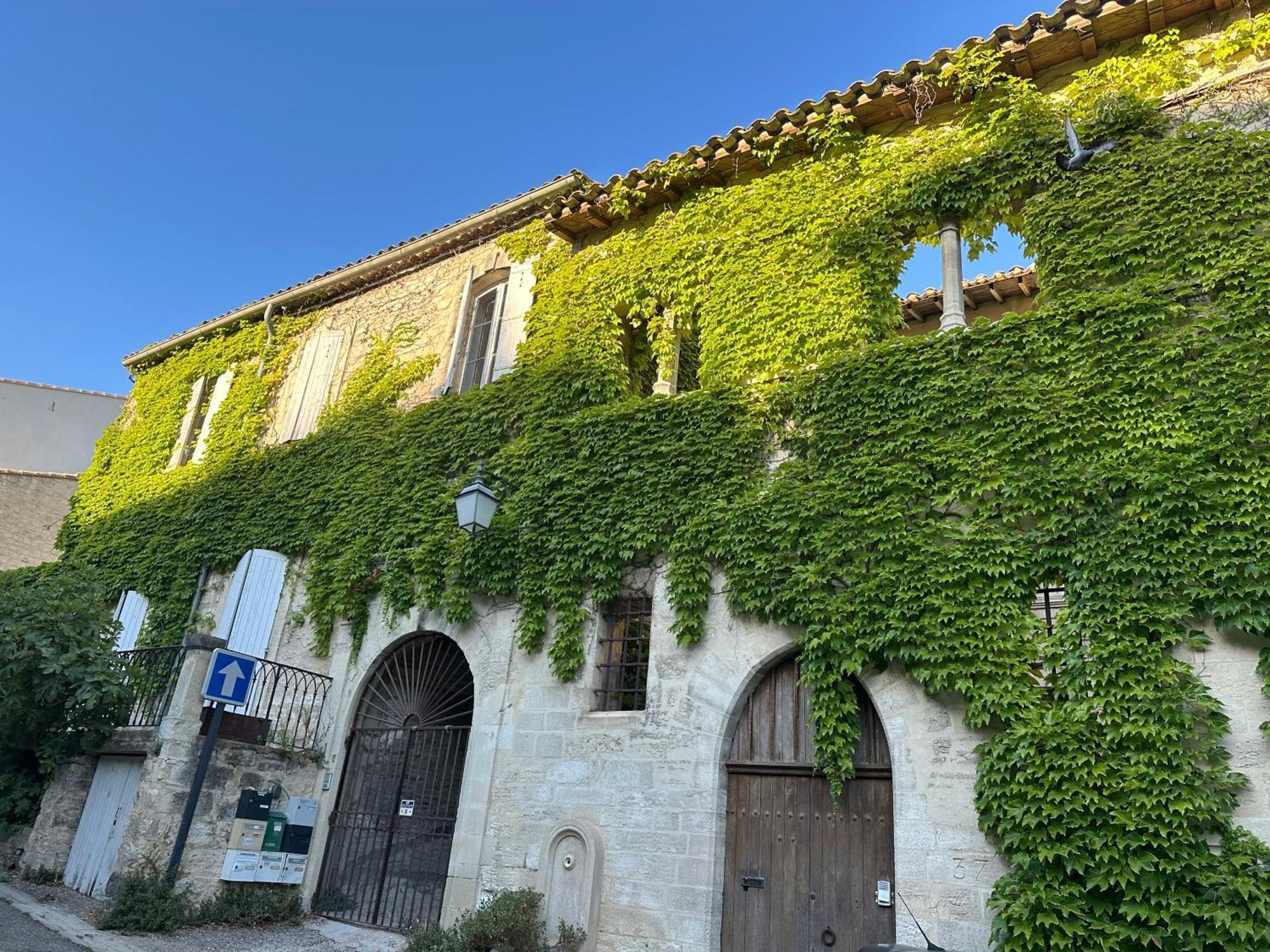 Charmante Petite Maison Avec Vue Panoramique, En Centre Historique, Proche D'Avignon, Ancienne, Renovee, Climatisee, Terrasse, Parking Public Gratuit Villeneuve-les-Avignon Exterior photo
