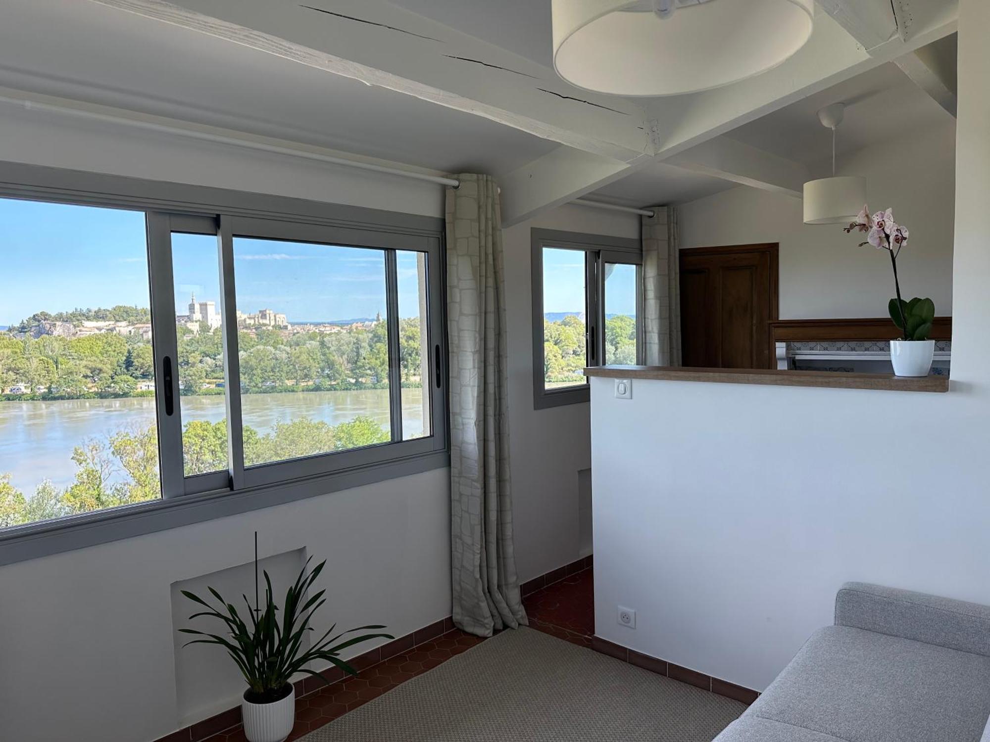 Charmante Petite Maison Avec Vue Panoramique, En Centre Historique, Proche D'Avignon, Ancienne, Renovee, Climatisee, Terrasse, Parking Public Gratuit Villeneuve-les-Avignon Exterior photo