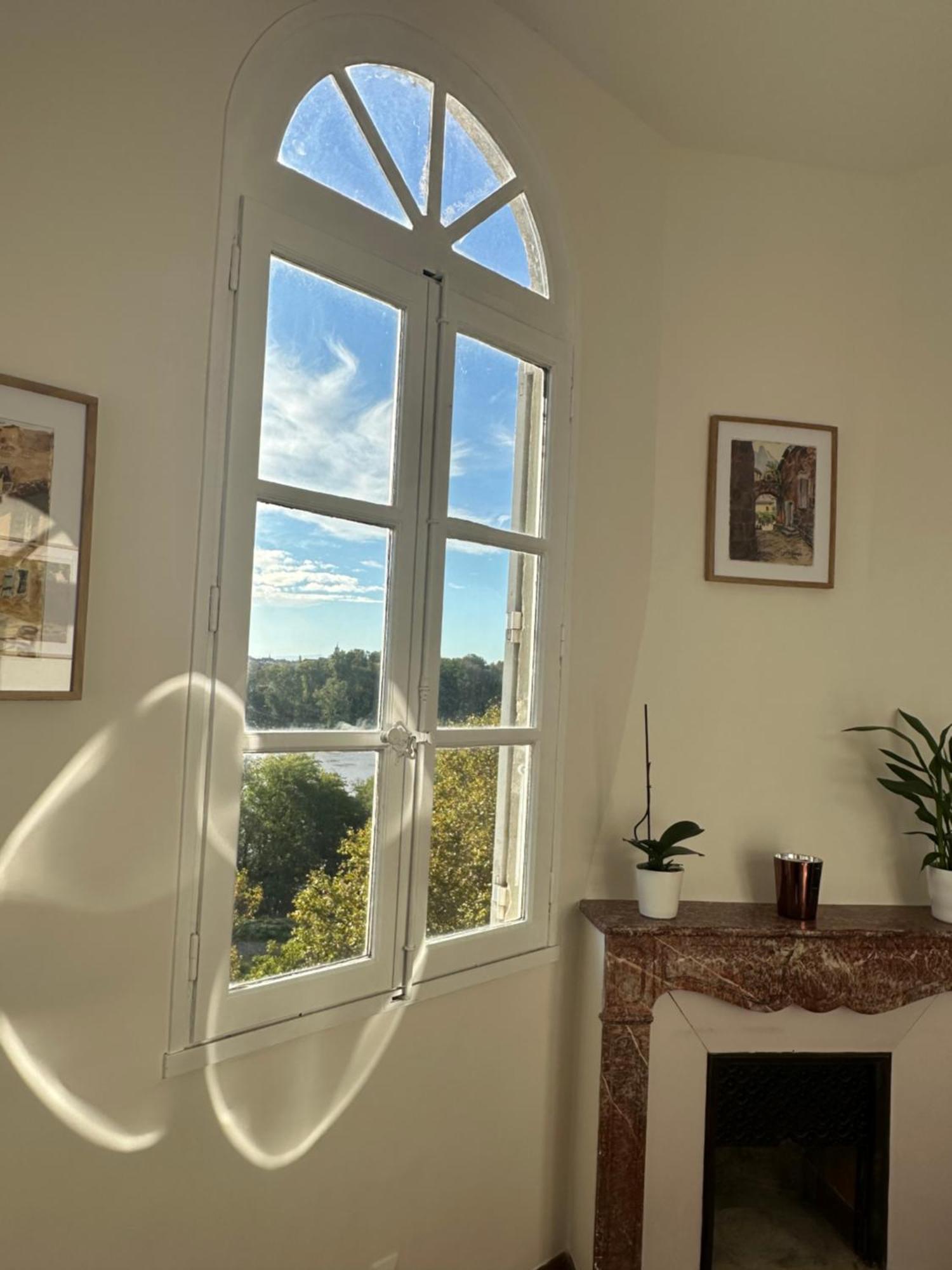 Charmante Petite Maison Avec Vue Panoramique, En Centre Historique, Proche D'Avignon, Ancienne, Renovee, Climatisee, Terrasse, Parking Public Gratuit Villeneuve-les-Avignon Exterior photo