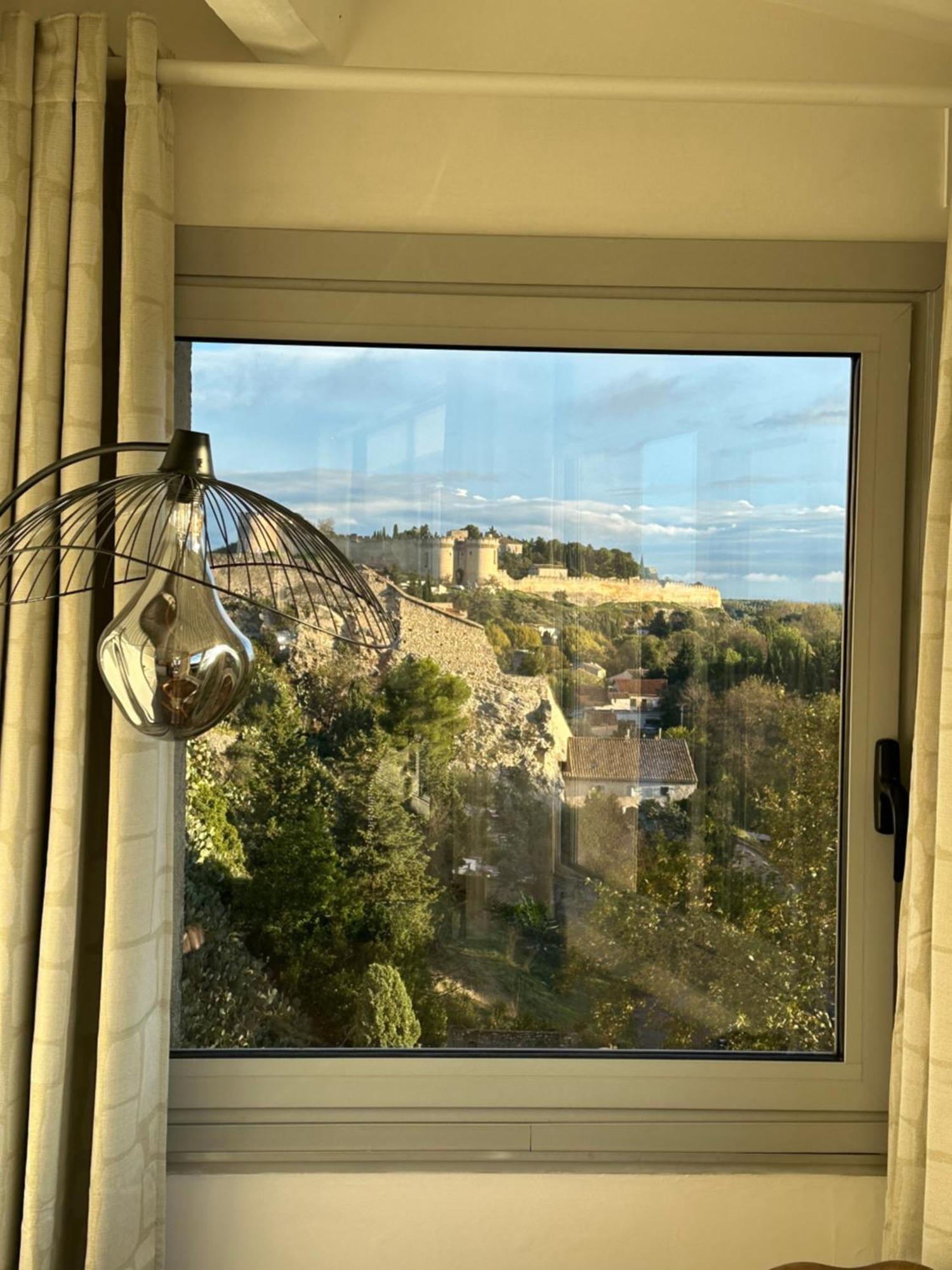 Charmante Petite Maison Avec Vue Panoramique, En Centre Historique, Proche D'Avignon, Ancienne, Renovee, Climatisee, Terrasse, Parking Public Gratuit Villeneuve-les-Avignon Exterior photo